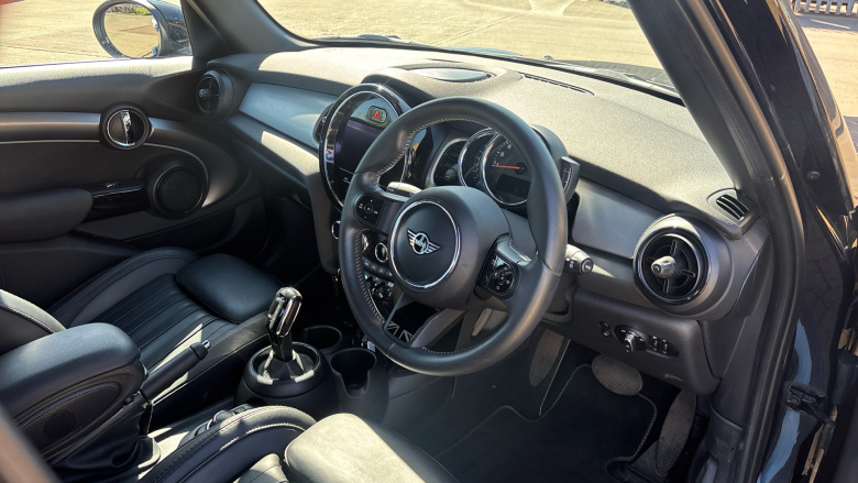 MINI Hatchback 1.5 Cooper Exclusive Premium 3dr Auto Petrol Hatchback
